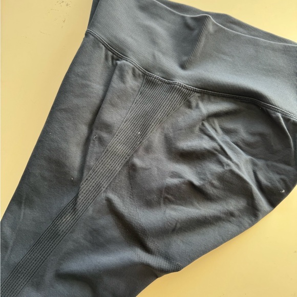 Halara Seamless Flow High Waisted Butt Lifting Leggings - Picture 4 of 5